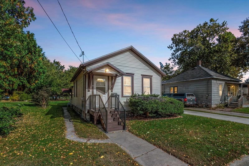 1463 Kurtz Ave, Green Bay, WI 54301