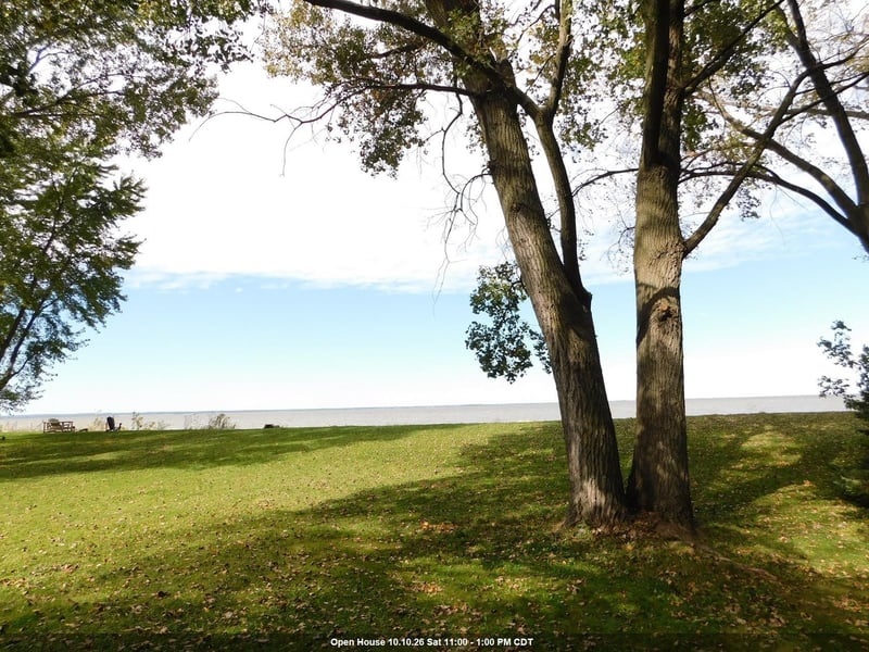 2829 East Shore Dr, Green Bay, WI 54302