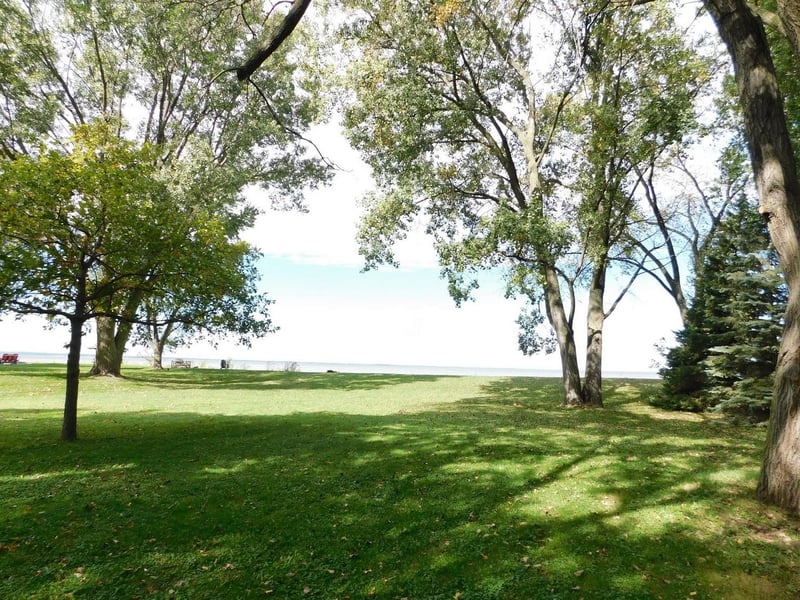 2829 East Shore Dr, Green Bay, WI 54302