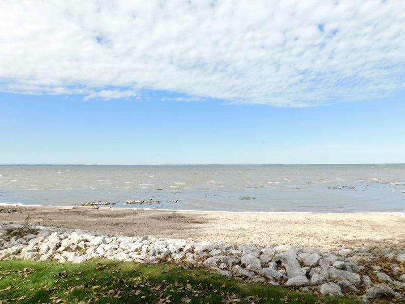 2829 East Shore Dr, Green Bay, WI 54302