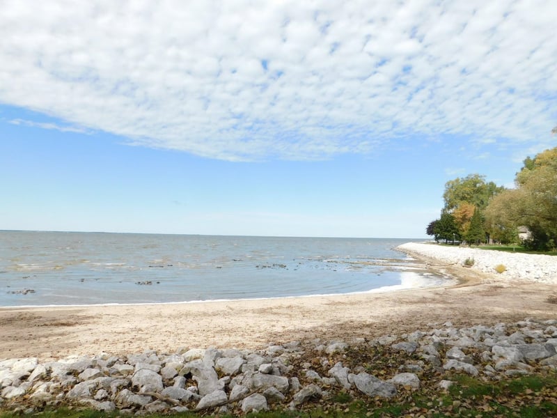 2829 East Shore Dr, Green Bay, WI 54302