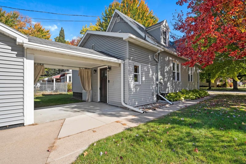 941 S Lafayette St, Shawano, WI 54166