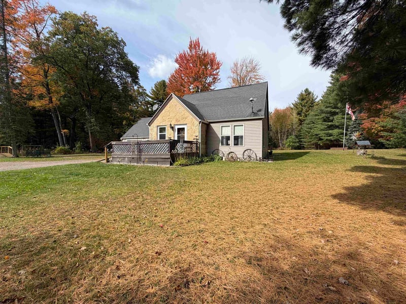 W6178 Lake Dr, Shawano, WI 54166