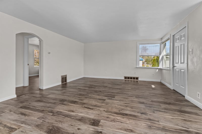 994 Claude St, Menasha, WI 54952