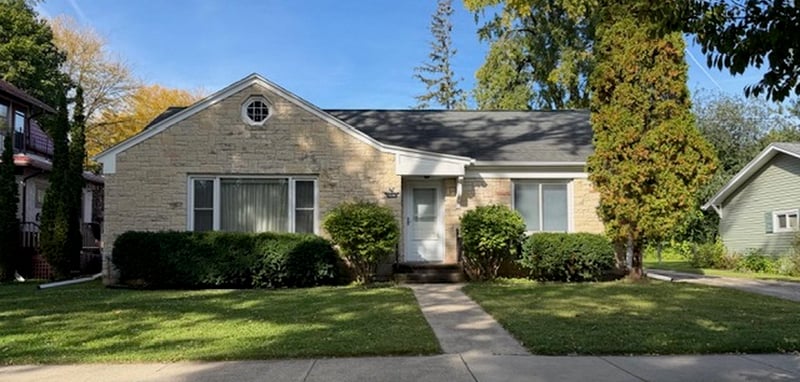 1036 S Roosevelt St, Green Bay, WI 54301-3102
