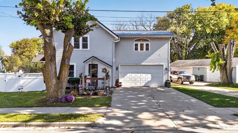 108 S Oak Ave, Gillett, WI 54124