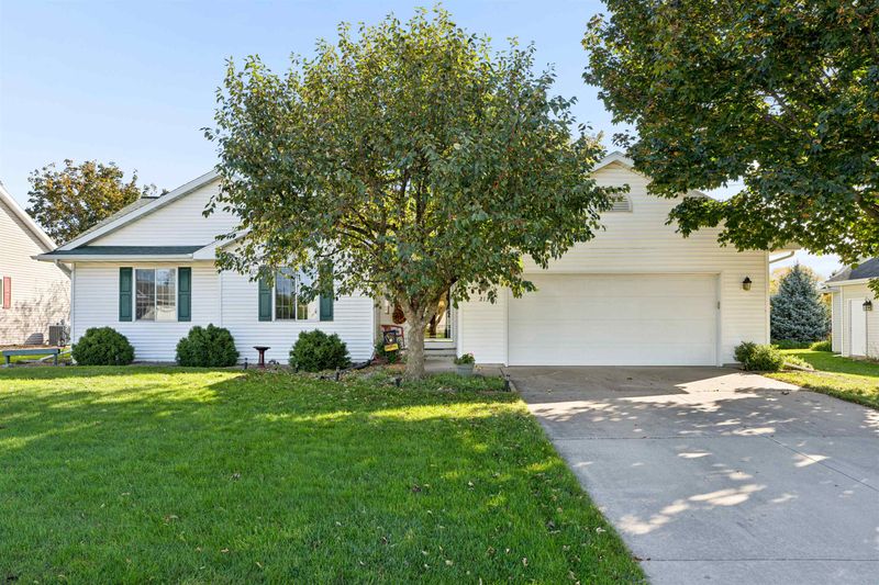 2131 Deer Prairie Dr, Neenah, WI 54956