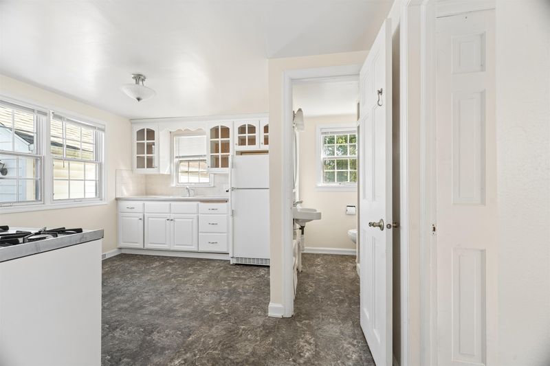 411 S Washington St, Combined Locks, WI 54113