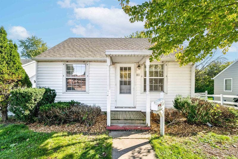 411 S Washington St, Combined Locks, WI 54113