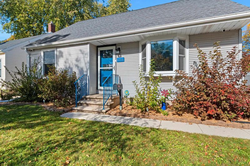 1328 Reed St, Green Bay, WI 54303-3106