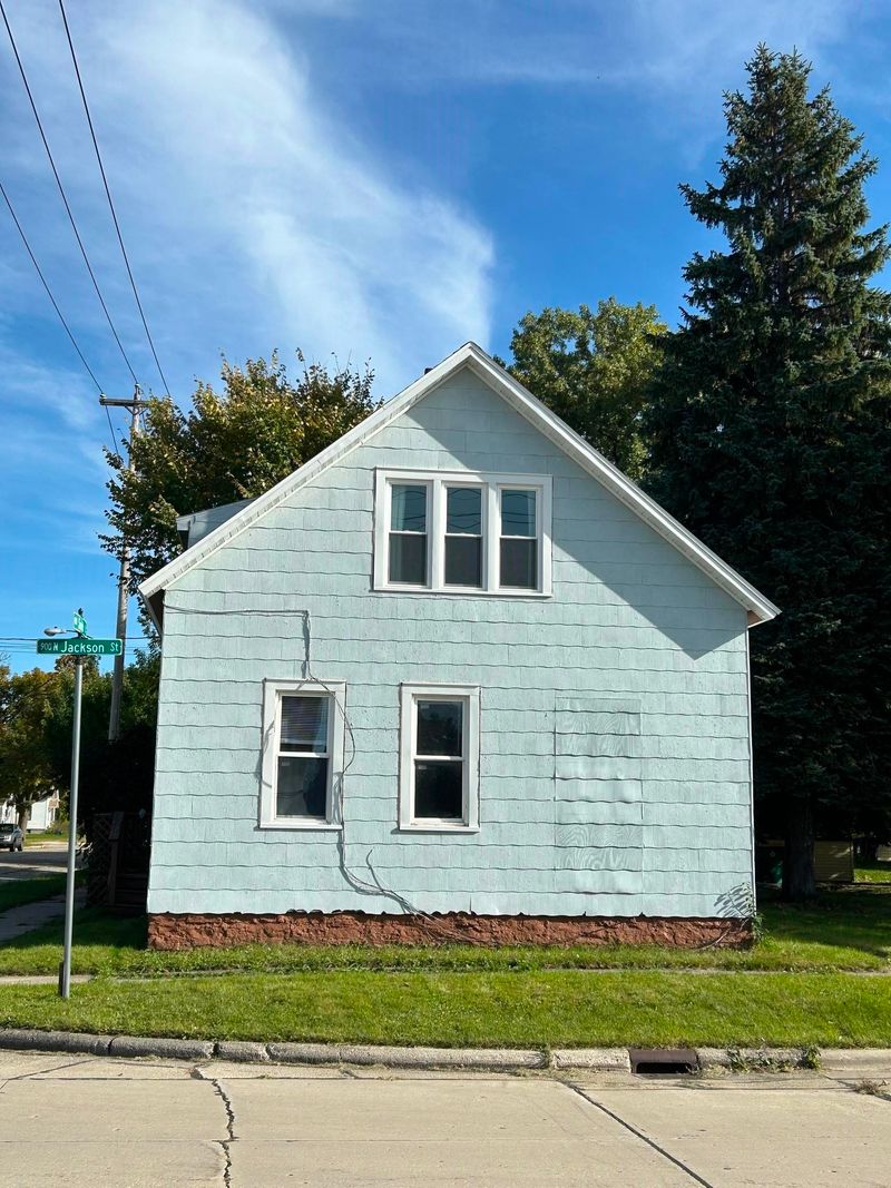 800 Smith St, Green Bay, WI 54302