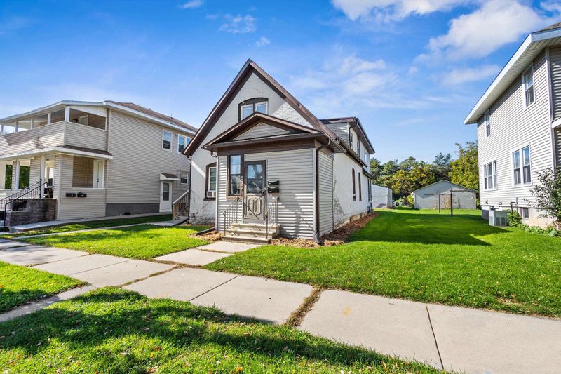 832 S Maple Ave, Green Bay, WI 54304