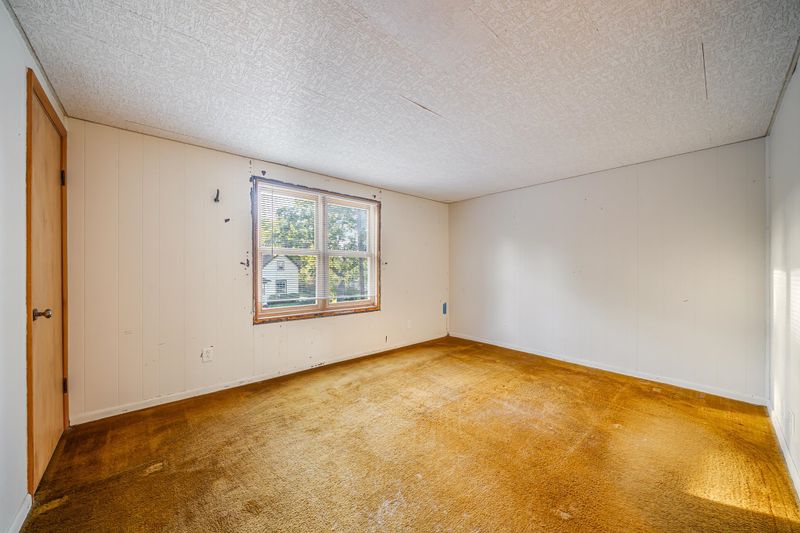 1636 Delaware St, Oshkosh, WI 54902-6725