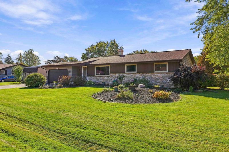 1611 Jennie St, Menasha, WI 54952