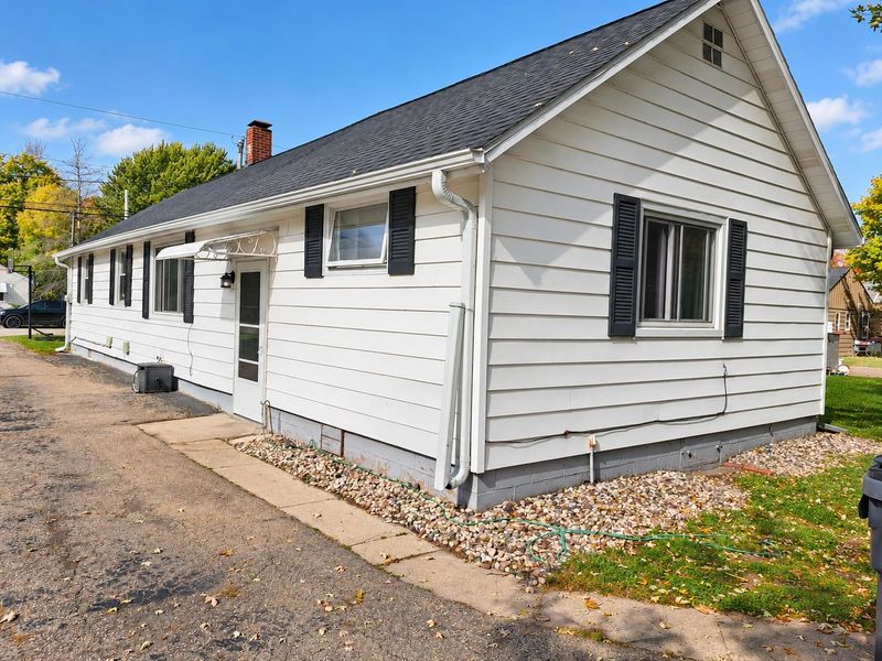 127 Plummer Ave, Neenah, WI 54956
