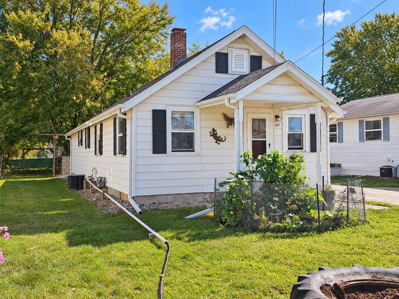127 Plummer Ave, Neenah, WI 54956
