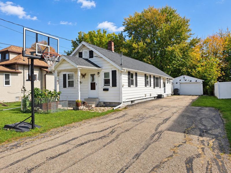 127 Plummer Ave, Neenah, WI 54956