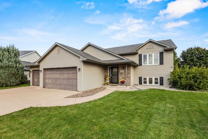 4030 Prairie Ln, Oshkosh, WI 54901-1283