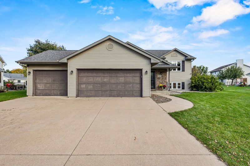 4030 Prairie Ln, Oshkosh, WI 54901-1283