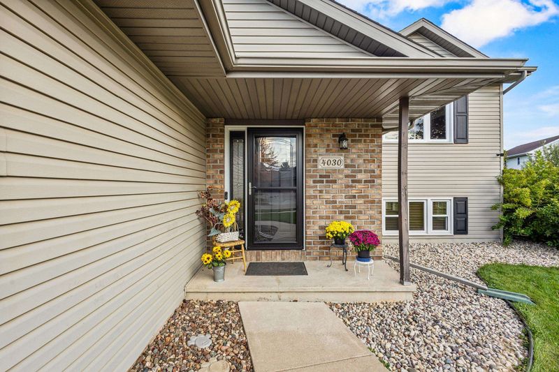 4030 Prairie Ln, Oshkosh, WI 54901-1283