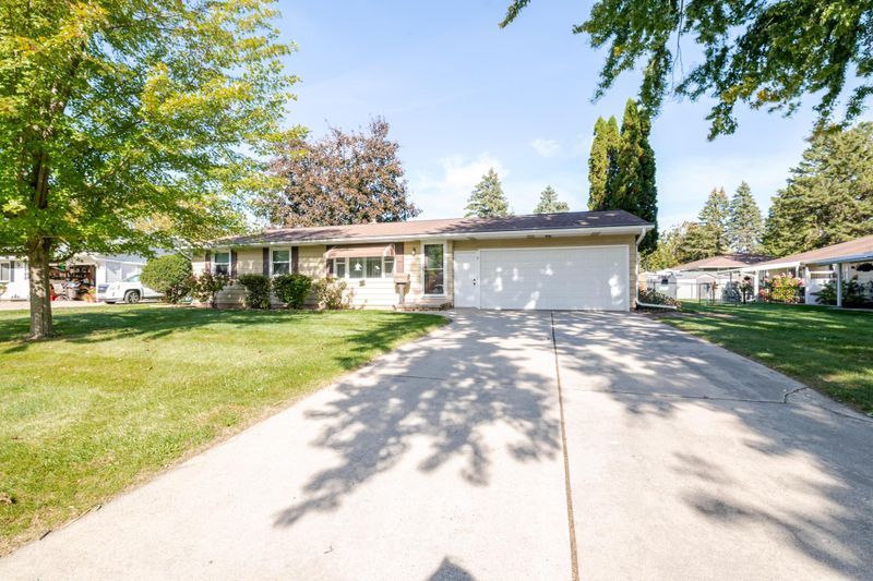 2682 Tulip Ln, Howard, WI 54313-7061