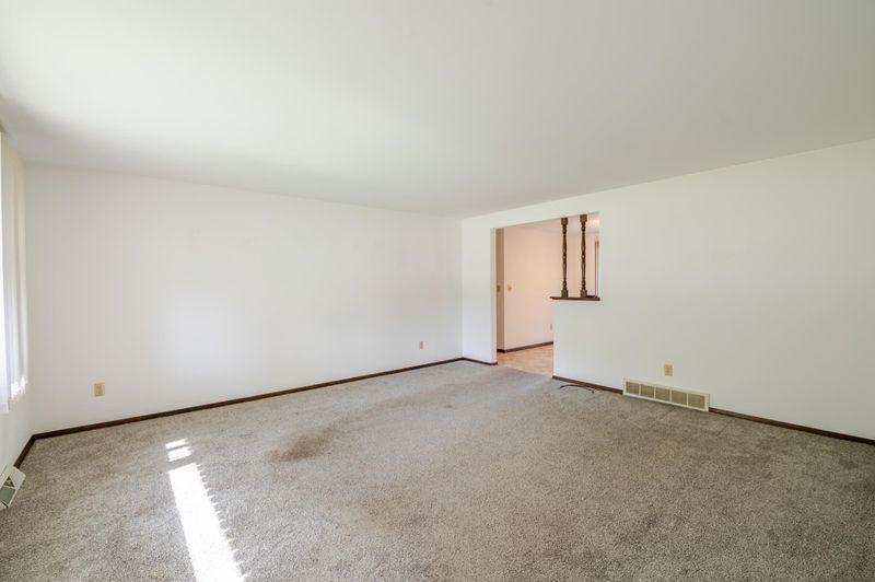 2682 Tulip Ln, Howard, WI 54313-7061