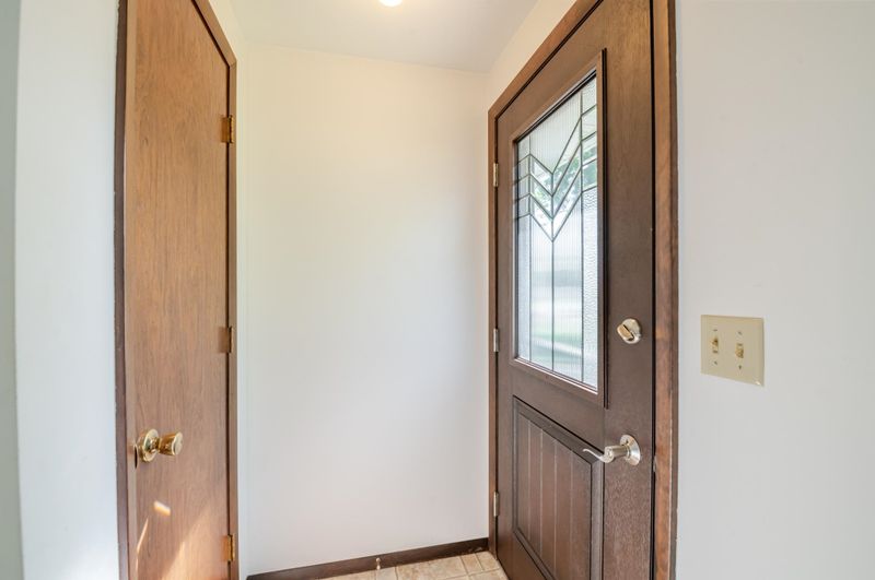 2682 Tulip Ln, Howard, WI 54313-7061