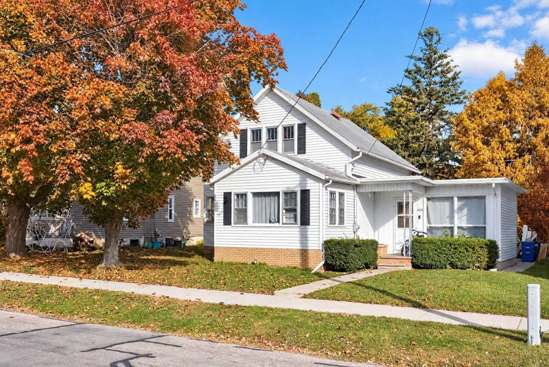 1532 Maple Ave, Oshkosh, WI 54902