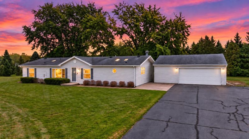 4201 Matuszak Ct, Green Bay, WI 54313