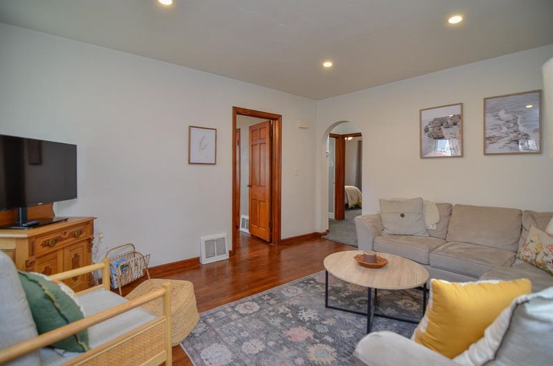 1123 Wirtz Ave, Green Bay, WI 54304-2545