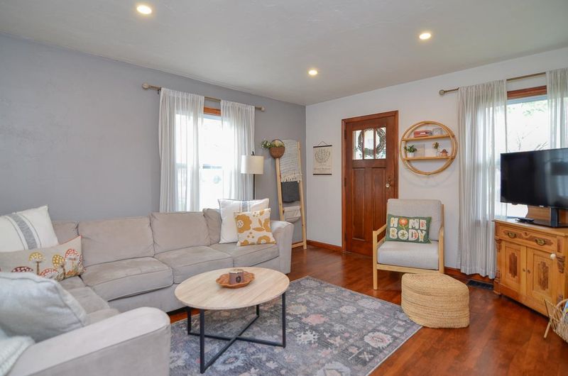 1123 Wirtz Ave, Green Bay, WI 54304-2545
