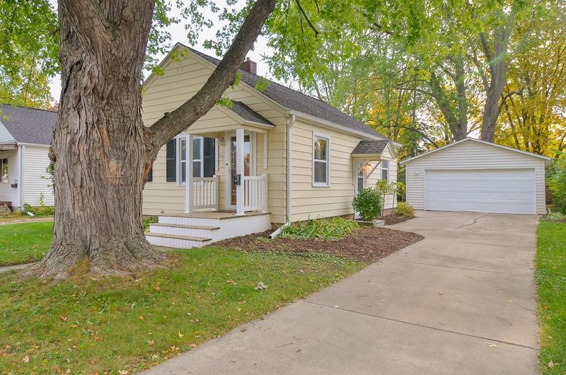 1123 Wirtz Ave, Green Bay, WI 54304-2545