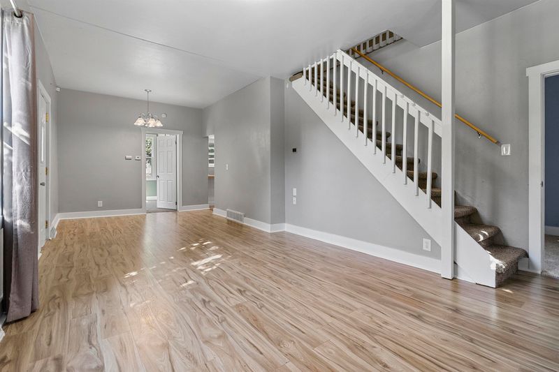 1060 Dousman St, Green Bay, WI 54303