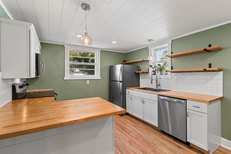 1060 Dousman St, Green Bay, WI 54303