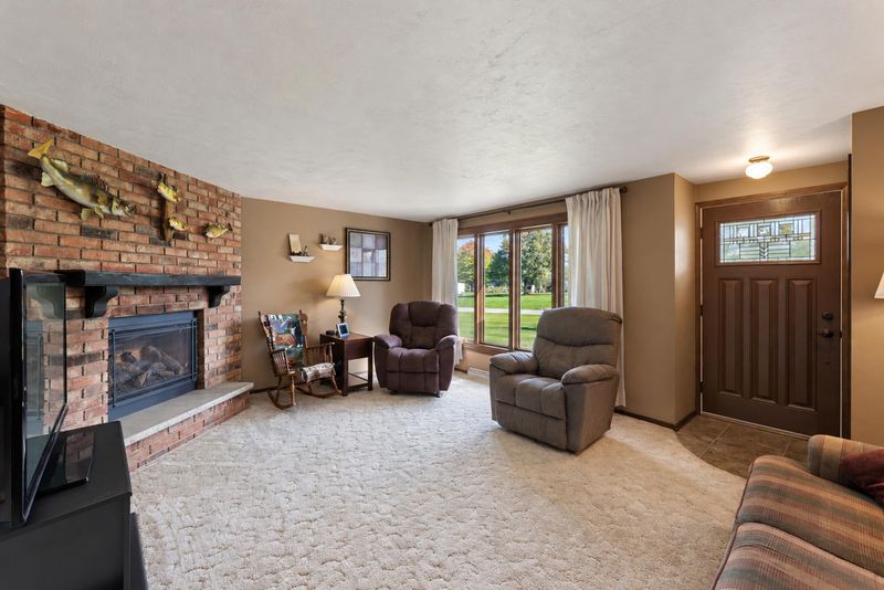 3181 Claymore Ln, New Franken, WI 54229-9775
