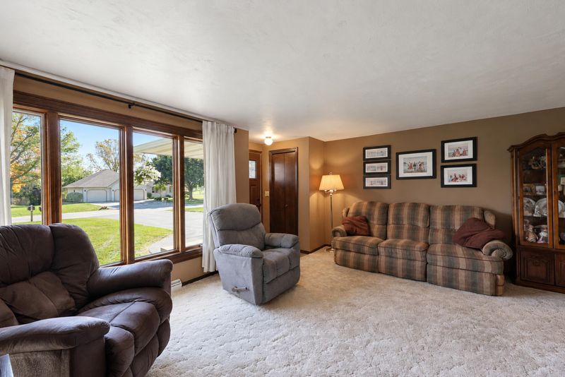 3181 Claymore Ln, New Franken, WI 54229-9775