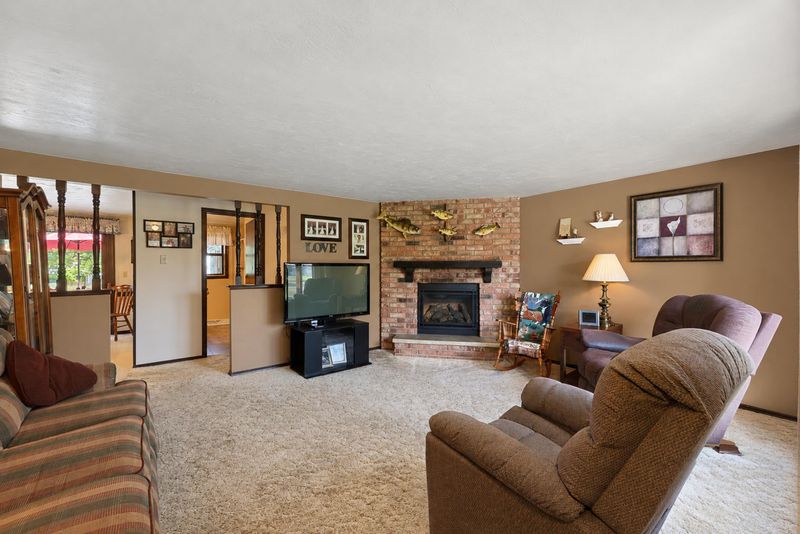 3181 Claymore Ln, New Franken, WI 54229-9775