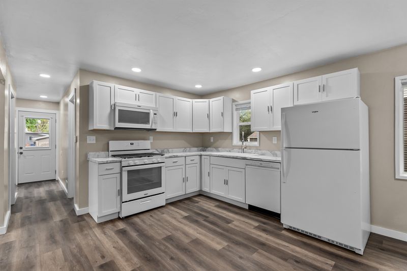 1943 Minnesota St, Oshkosh, WI 54902