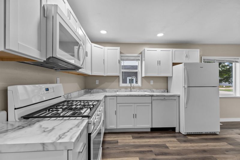1943 Minnesota St, Oshkosh, WI 54902