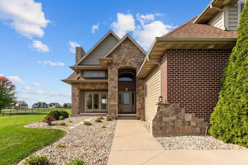 5917 Valentine Dr, Winneconne, WI 54986