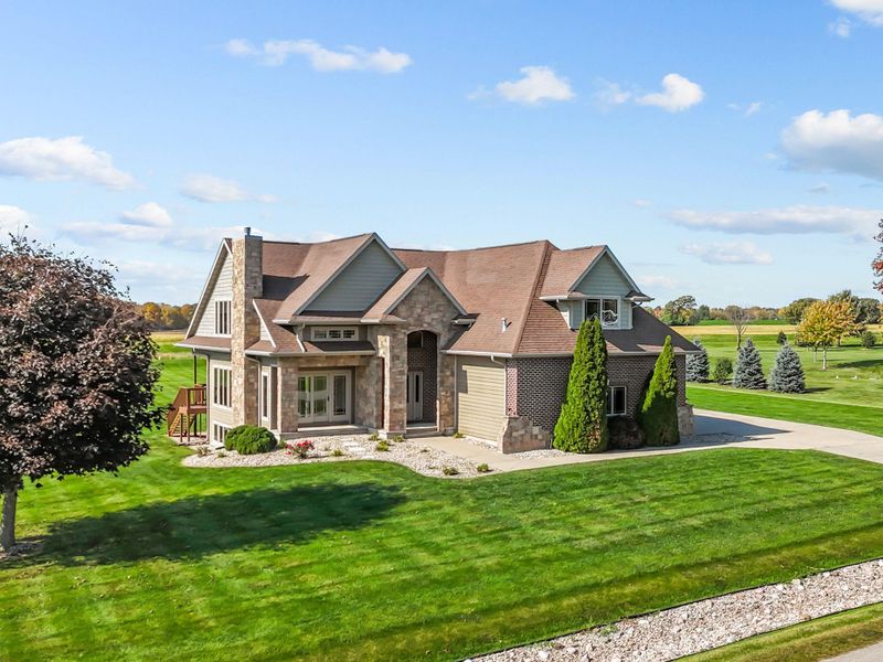 5917 Valentine Dr, Winneconne, WI 54986