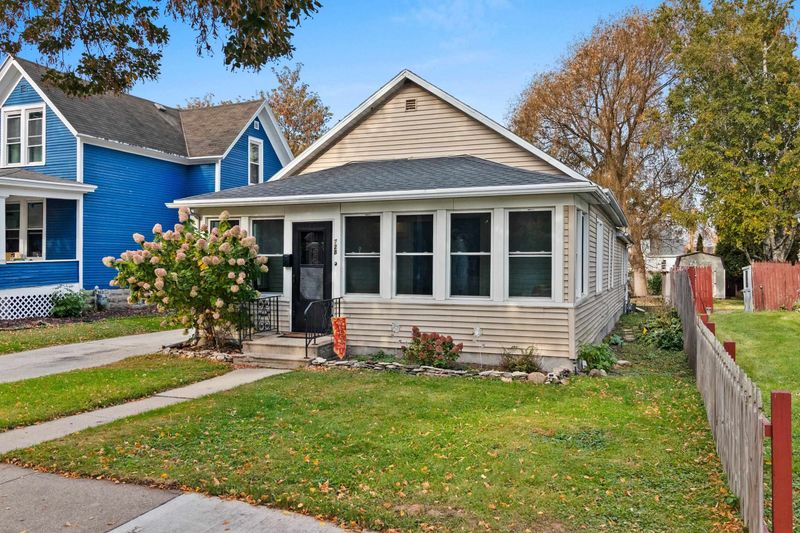 728 S Jefferson St, Green Bay, WI 54301