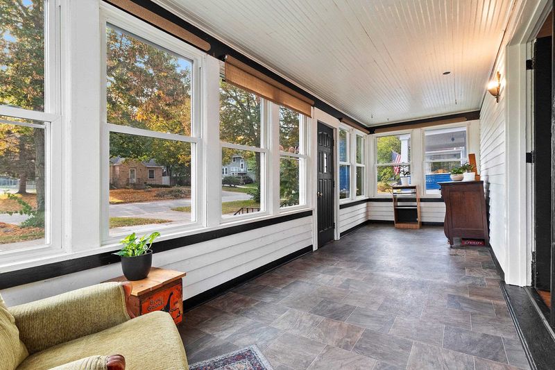 728 S Jefferson St, Green Bay, WI 54301