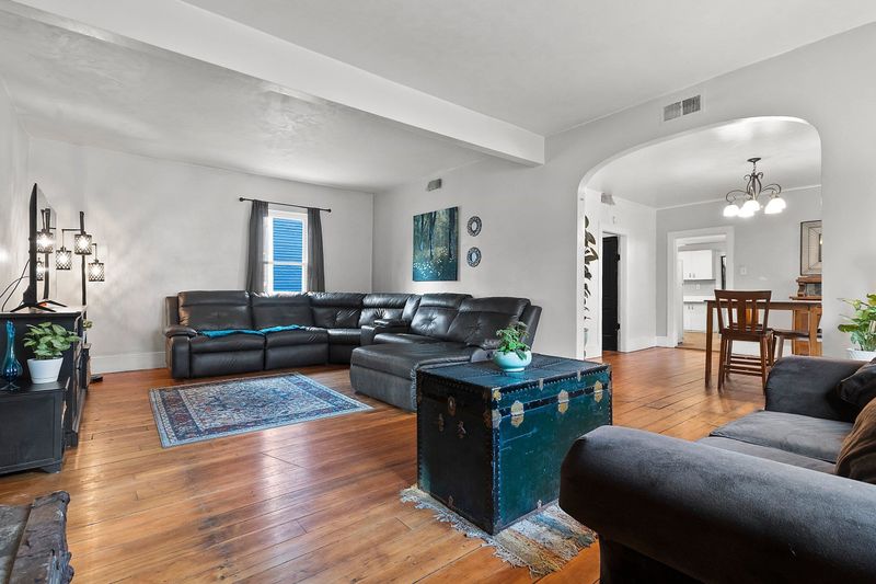 728 S Jefferson St, Green Bay, WI 54301