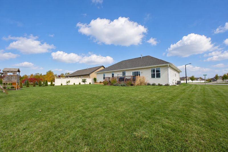 3188 Enchanted Ct, Green Bay, WI 54311-3407