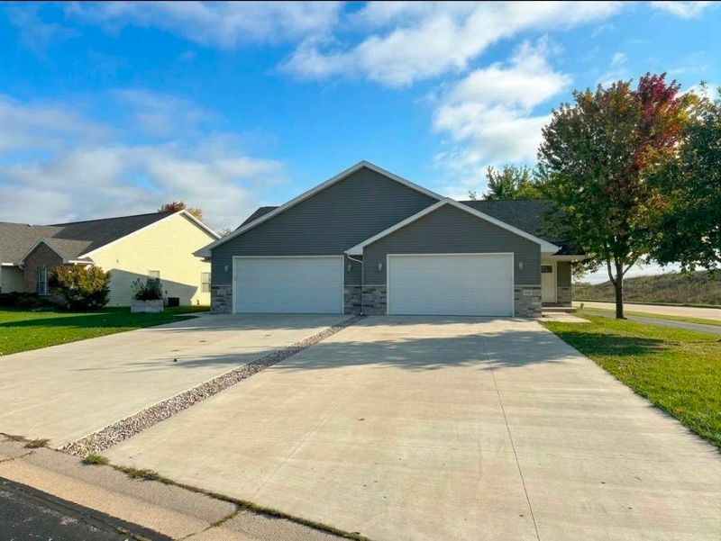 1587 Delta Dr, Neenah, WI 54956
