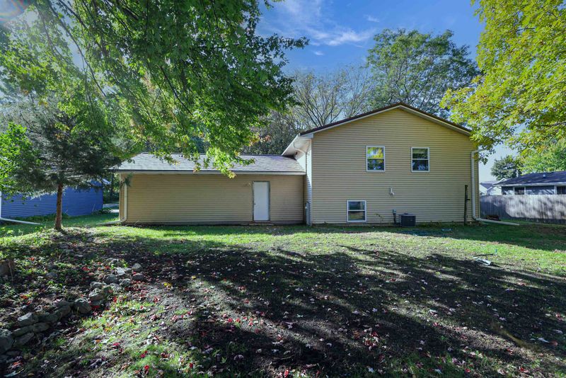 333 Parkwood Dr, Neenah, WI 54956