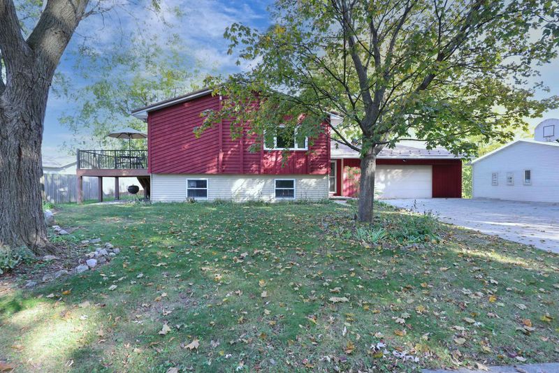 333 Parkwood Dr, Neenah, WI 54956