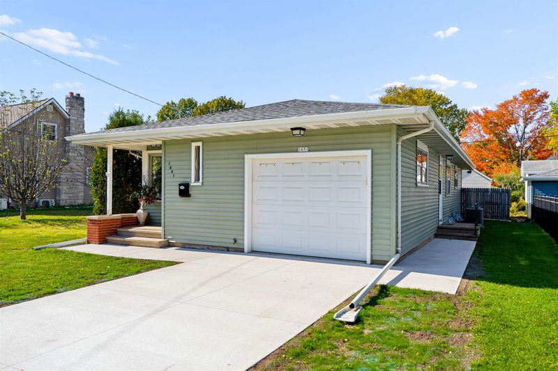 1651 Wisconsin St, Oshkosh, WI 54901-2876