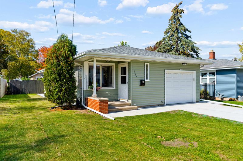 1651 Wisconsin St, Oshkosh, WI 54901-2876